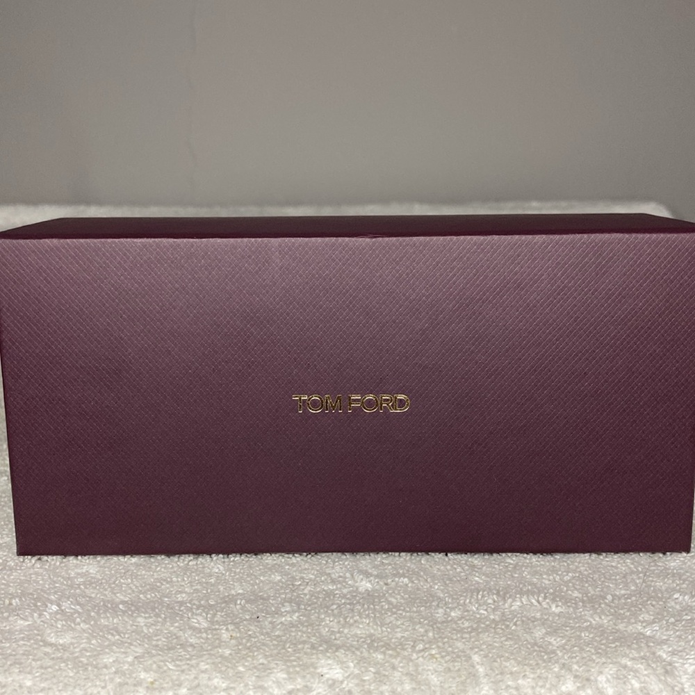 NEW IN BOX Tom Ford Hanley 57mm Photochromic Butterfly Sunglasses [In Box] - Picture 14 of 14